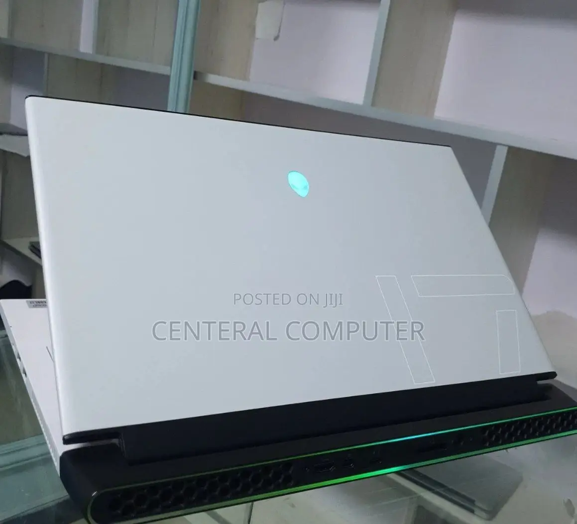 New Laptop Alienware M17x R2 16GB Intel Core I7 SSD 1T