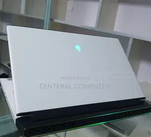 New Laptop Alienware M17x R2 16GB Intel Core I7 SSD 1T