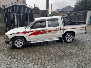 Toyota Hilux 1992 White