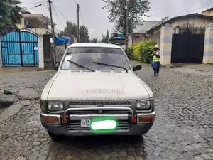 Toyota Hilux 1992 White