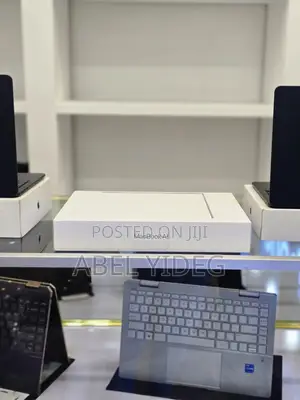 New Laptop Apple MacBook Air 2022 M2 16GB Apple M2 SSD 1T