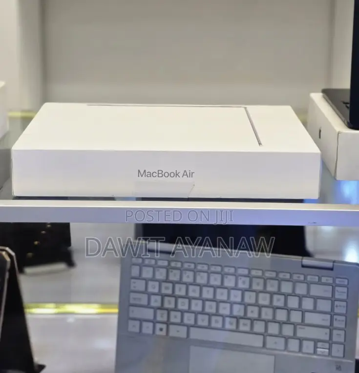 New Laptop Apple MacBook Air 2022 M2 16GB Apple M2 SSD 512GB