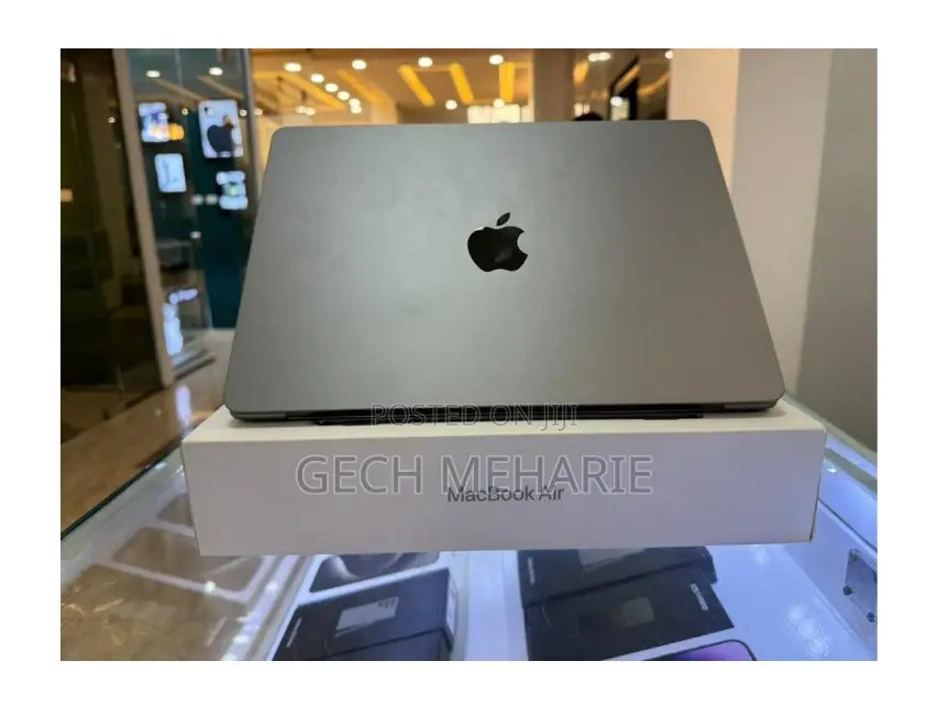 New Laptop Apple MacBook Air 2022 M2 16GB Intel Core I7 SSD 256GB