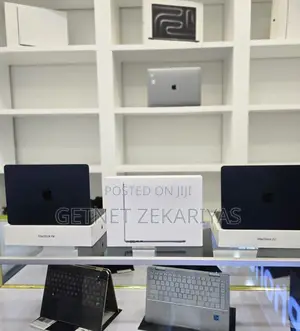 Photo - New Laptop Apple MacBook Air 2022 M2 16GB Apple M2 SSD 1T