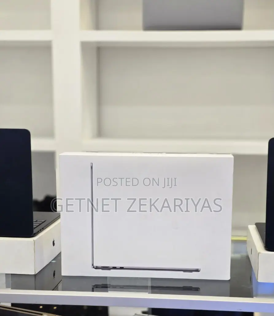 New Laptop Apple MacBook Air 2022 M2 16GB Apple M2 SSD 1T