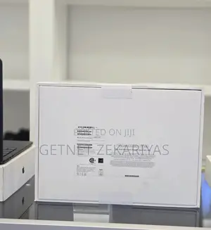 New Laptop Apple MacBook Air 2022 M2 16GB Apple M2 SSD 1T