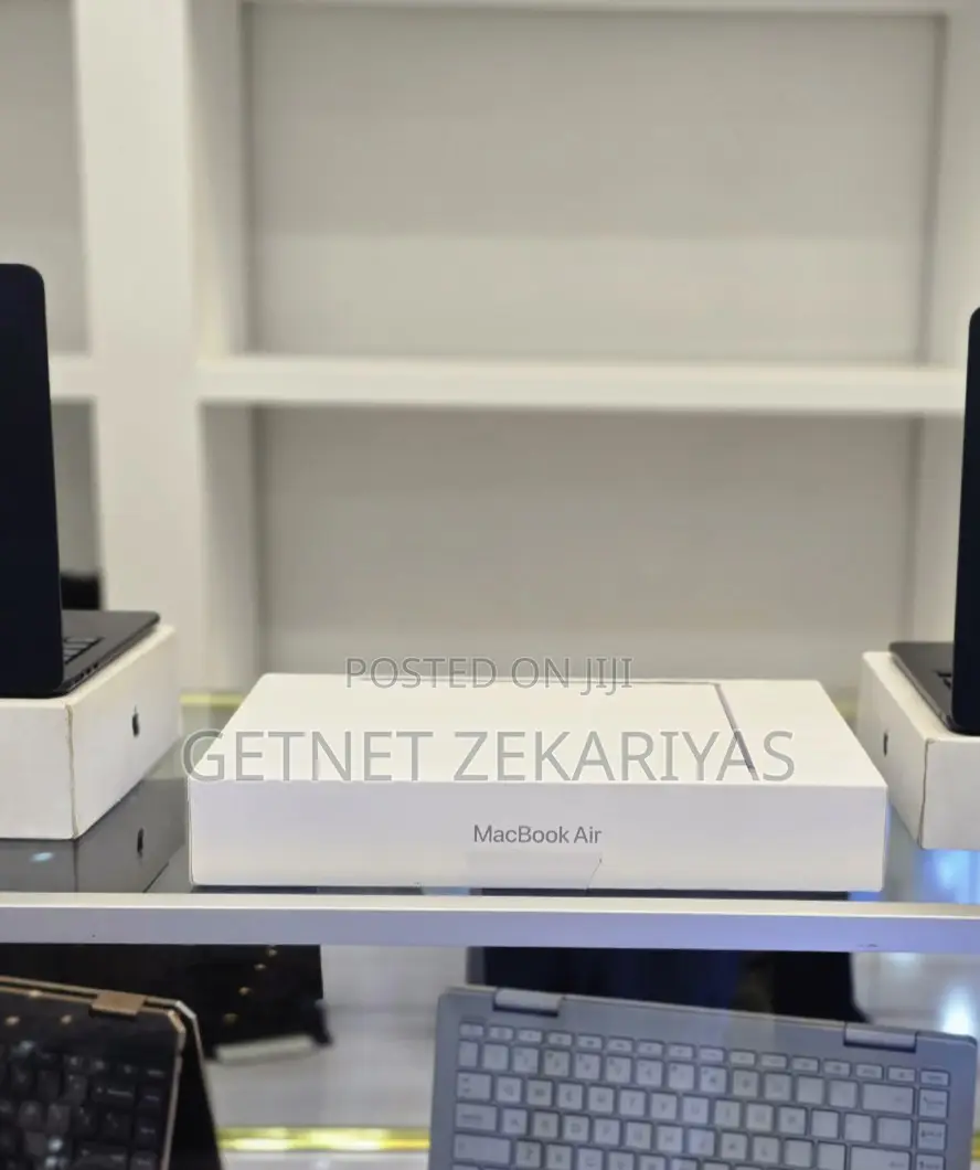 New Laptop Apple MacBook Air 2022 M2 16GB Apple M2 SSD 1T