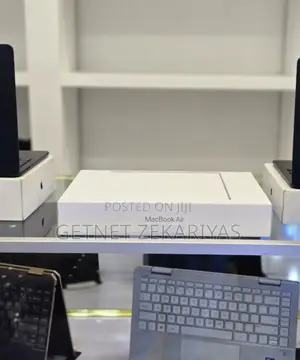 New Laptop Apple MacBook Air 2022 M2 16GB Apple M2 SSD 1T