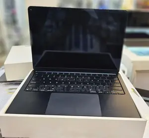 Photo - New Laptop Apple MacBook Air 2022 M2 8GB Apple M2 SSD 256GB