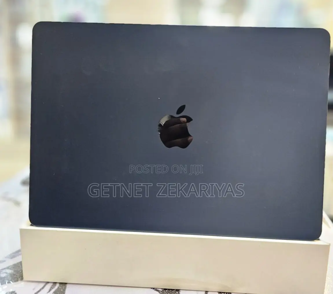 New Laptop Apple MacBook Air 2022 M2 8GB Apple M2 SSD 256GB