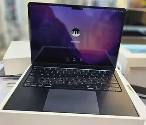 New Laptop Apple MacBook Air 2022 M2 8GB Apple M2 SSD 256GB