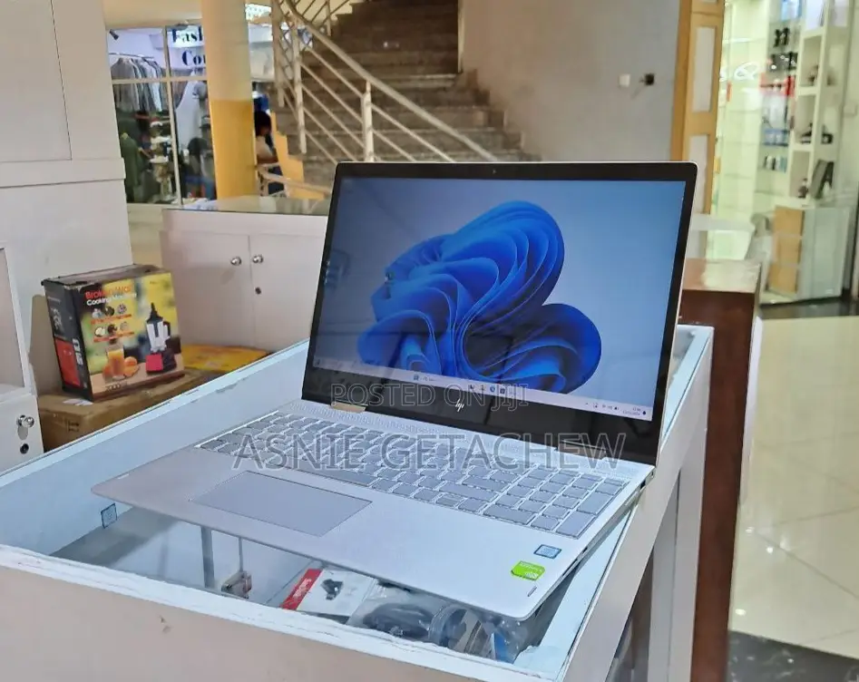 New Laptop HP Envy X360 8GB Intel Core I5 SSD 512GB