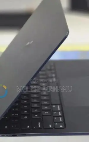 Photo - New Laptop Apple MacBook Air 2022 M2 16GB Apple M2 SSD 512GB