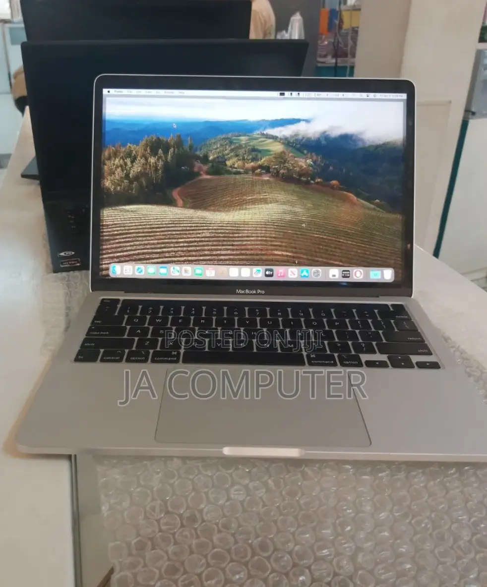 New Laptop Apple MacBook Pro 2020 8GB Intel Core I5 SSD 256GB