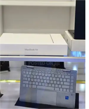 New Laptop Apple MacBook Air 2022 M2 16GB Apple M2 SSD 1T