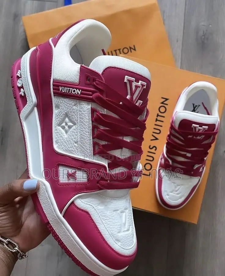 Louis Vuitton Trainer's Master Quality Shoes