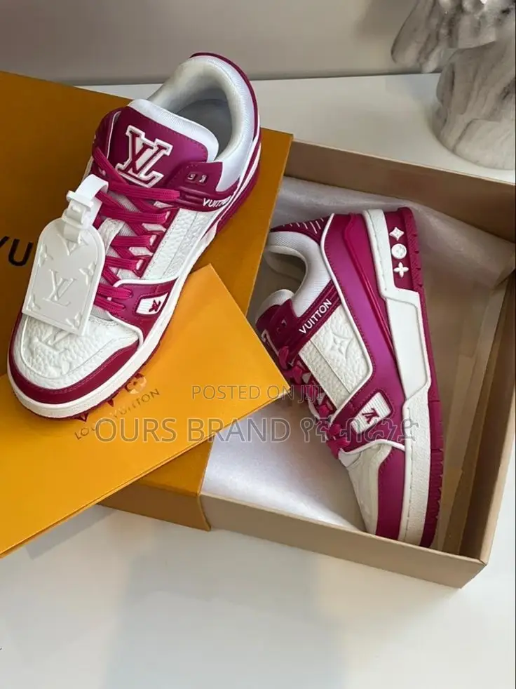 Louis Vuitton Trainer's Master Quality Shoes