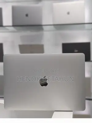 Photo - New Laptop Apple MacBook Pro 2018 16GB Intel Core I7 SSD 512GB