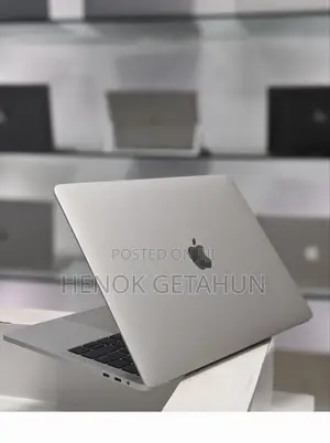 New Laptop Apple MacBook Pro 2018 16GB Intel Core I7 SSD 512GB