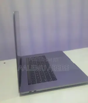 New Laptop Apple MacBook Pro 2017 16GB Intel Core I7 SSD 1T