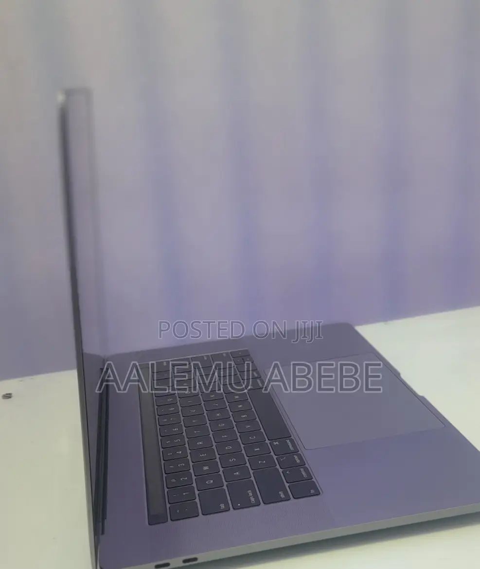 New Laptop Apple MacBook Pro 2017 16GB Intel Core I7 SSD 1T