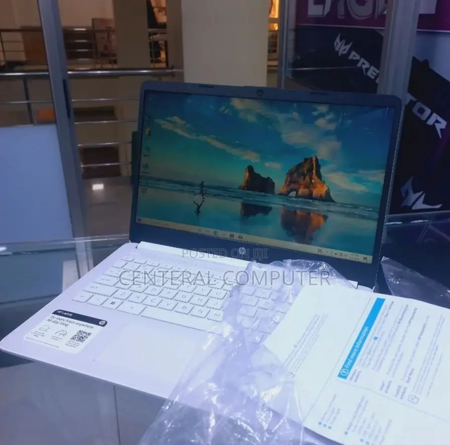 New Laptop HP Stream 14-Cb110nr 4GB Intel Core I7 HDD 500GB