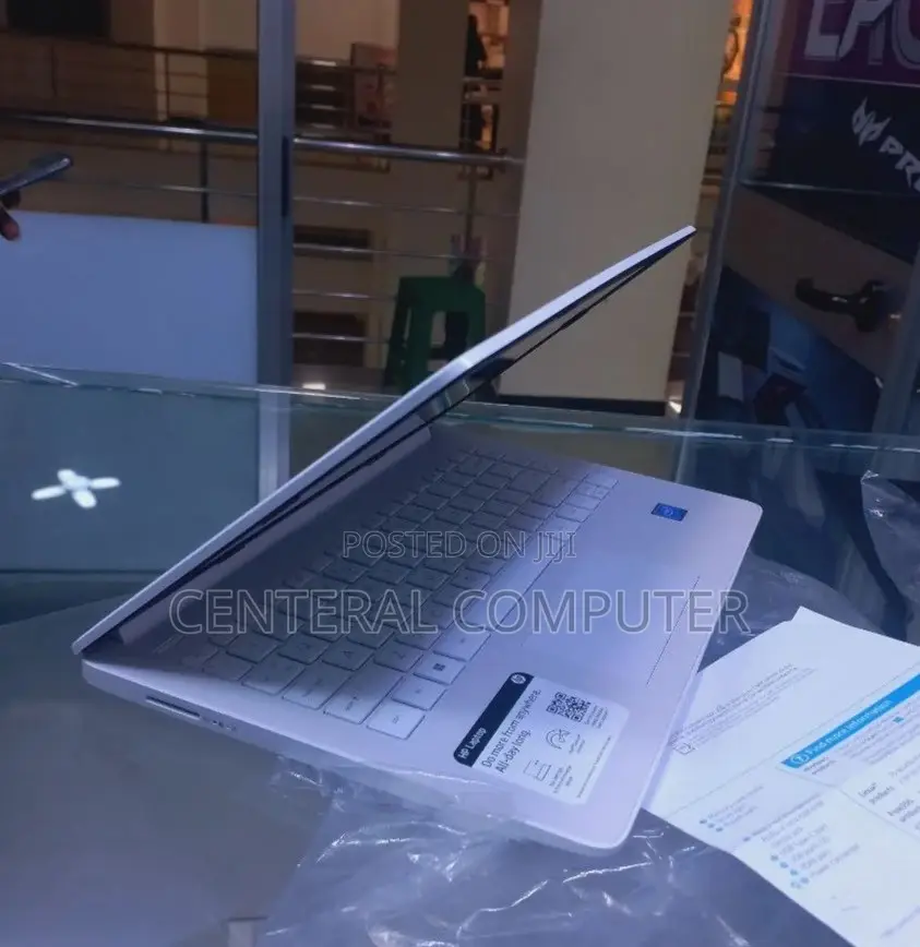 New Laptop HP Stream 14-Cb110nr 4GB Intel Core I7 HDD 500GB