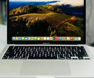 New Laptop Apple MacBook Air 2022 M2 8GB Apple M2 SSD 256GB