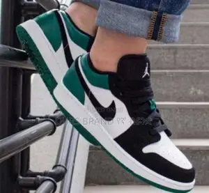 Photo - Air Jordan 1 Low "MOCHA" High Master Quality Luxury Sneakers