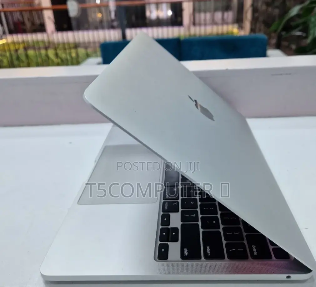 New Laptop Apple MacBook Pro 2020 8GB Intel Core I5 SSD 256GB