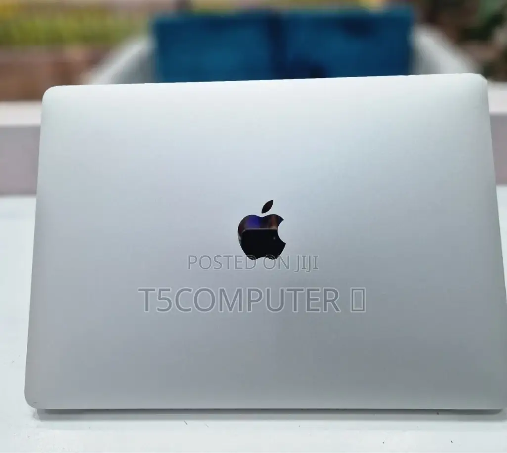 New Laptop Apple MacBook Pro 2020 8GB Intel Core I5 SSD 256GB