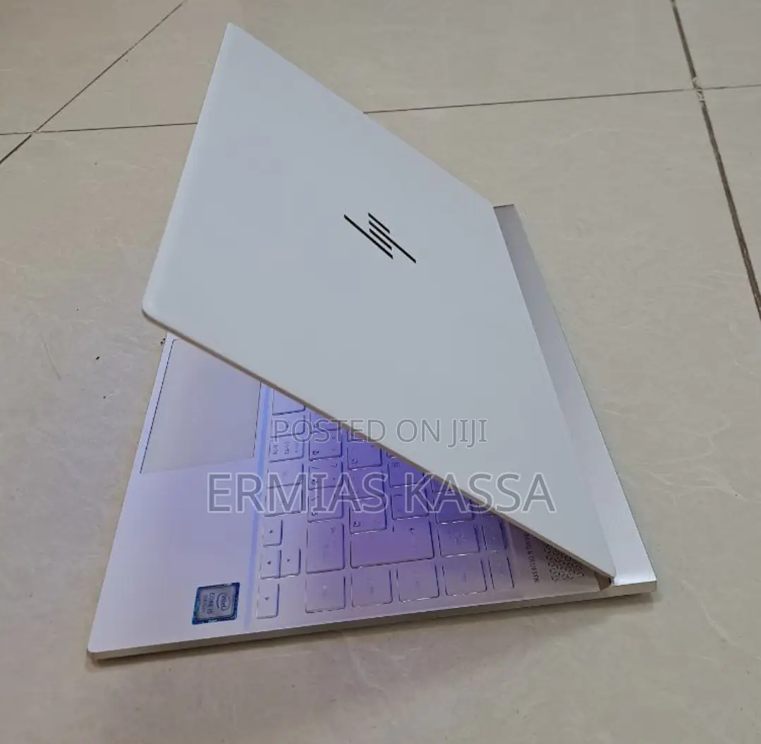 New Laptop HP Spectre 8GB Intel Core I5 SSD 512GB