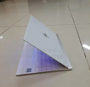 New Laptop HP Spectre 8GB Intel Core I5 SSD 512GB