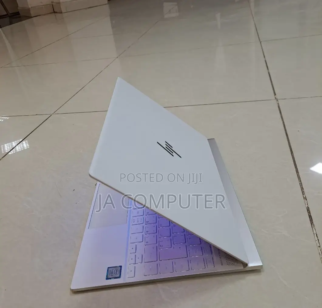 New Laptop HP Spectre 8GB Intel Core I5 SSD 512GB