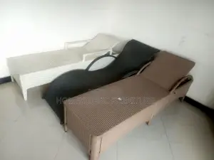 Photo - Swimming Pool Outdoor Daybed የመዋኛ ገንዳ የውጭ አልጋ