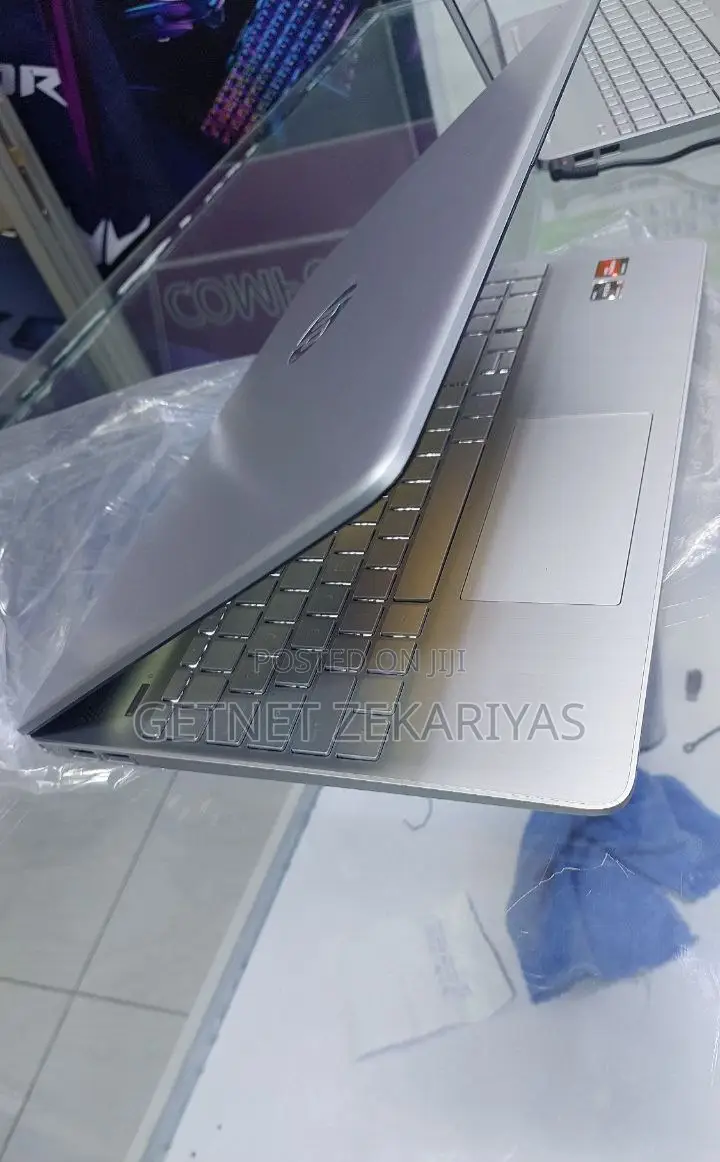 New Laptop HP EliteBook 840 10 16GB AMD Ryzen 5 SSD 512GB