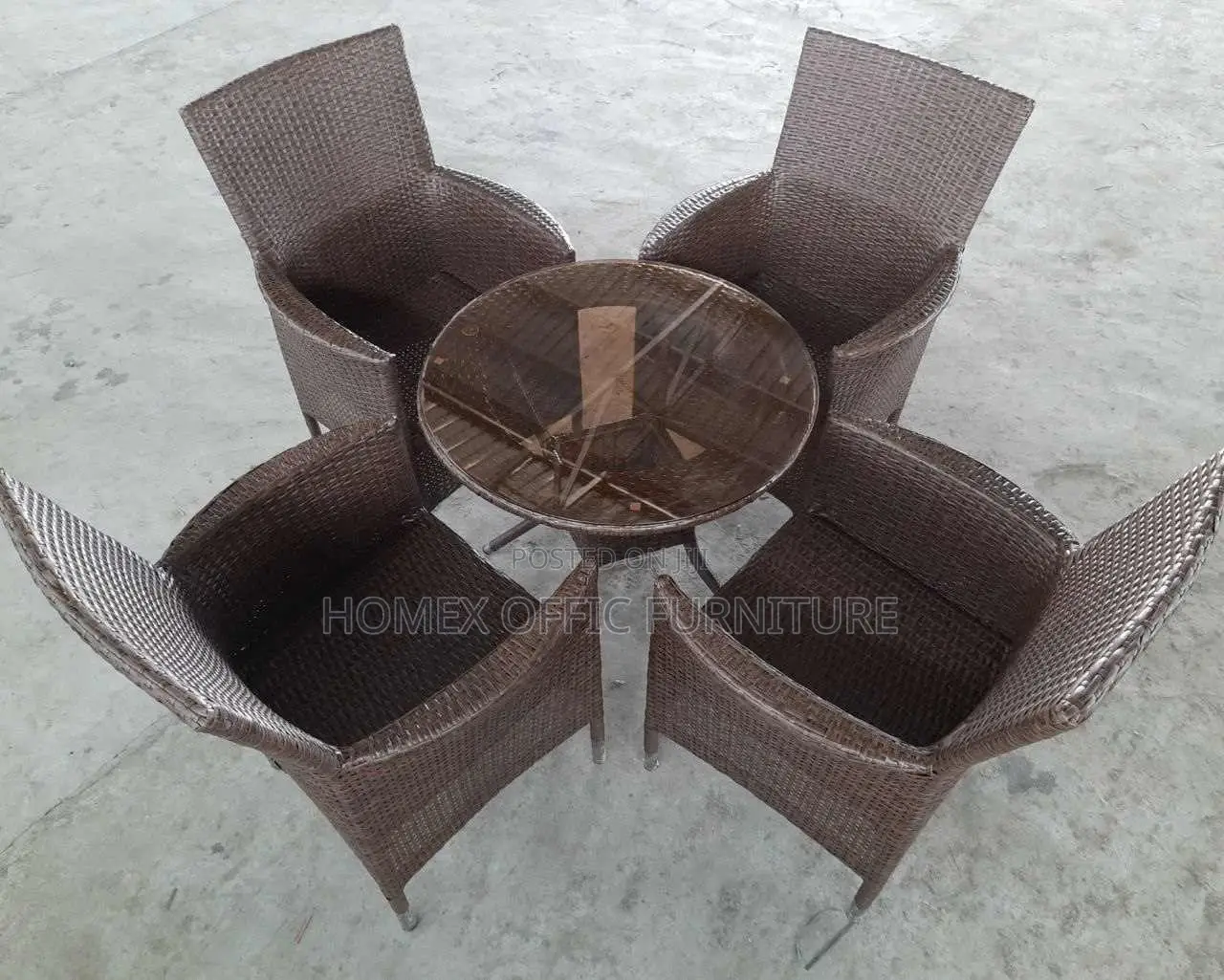 Garden Round Table and Chairs የጋርደን ጠረጴዛ እና ወናበር