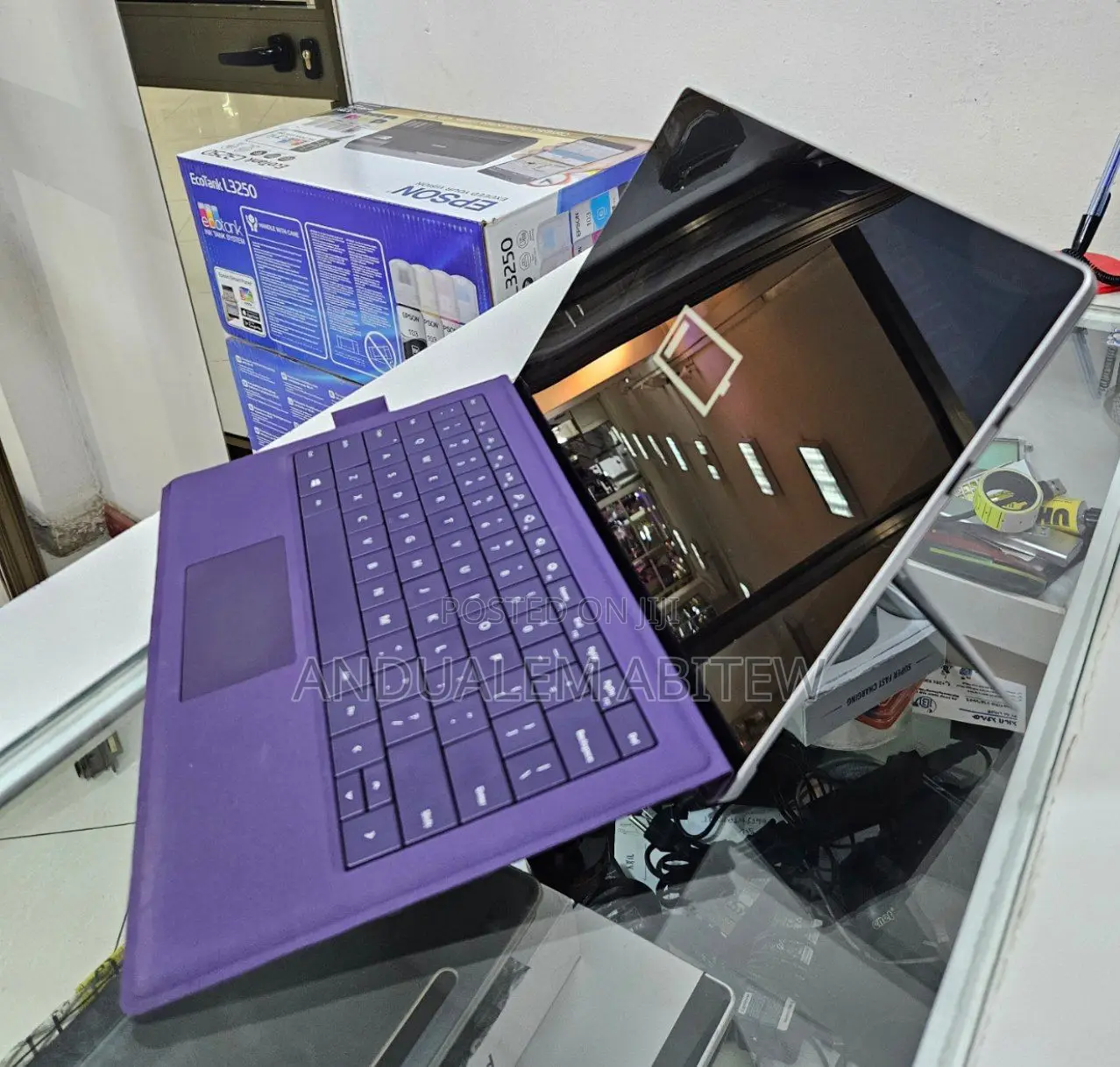 New Laptop Microsoft Surface 4GB Intel Core I3 SSD 128GB