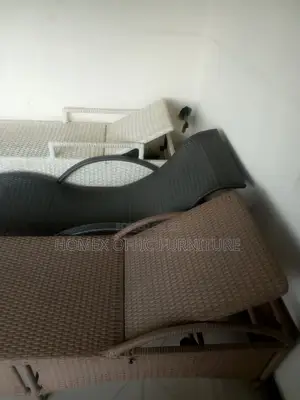 Photo - Swimming Pool Outdoor Daybed የመዋኛ ገንዳ የውጭ አልጋ