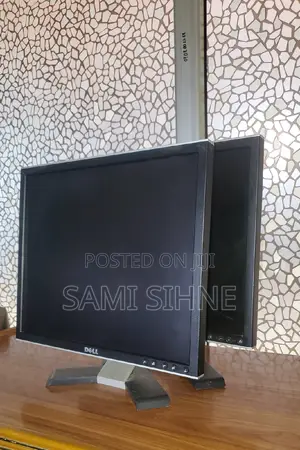 Photo - Dell Monitor 17 Inch 3000 Birr Only