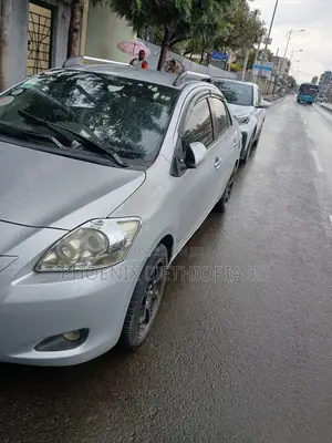 Toyota Yaris 2010 Silver
