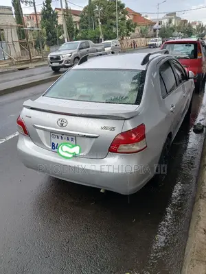 Toyota Yaris 2010 Silver
