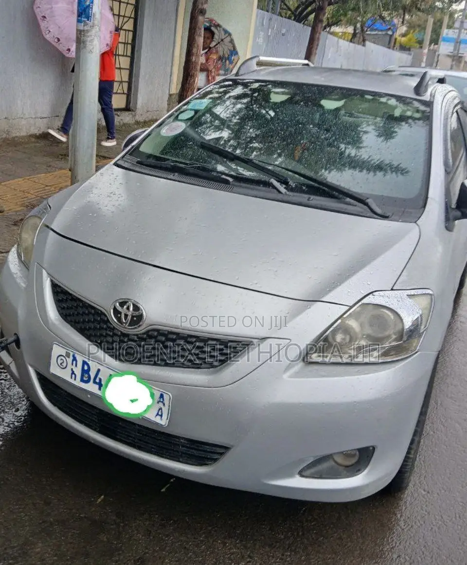 Toyota Yaris 2010 Silver