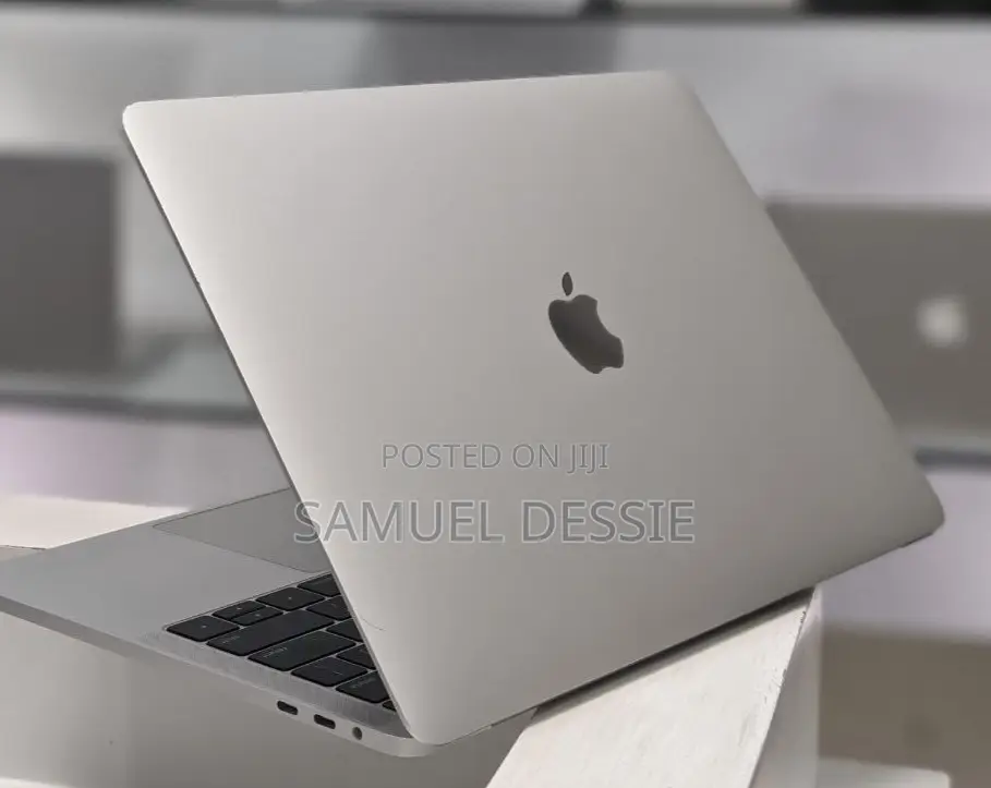 New Laptop Apple MacBook Pro 2018 16GB Intel Core I7 SSD 512GB