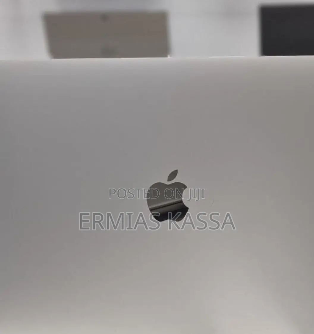 New Laptop Apple MacBook Pro 2018 16GB Intel Core I7 SSD 512GB