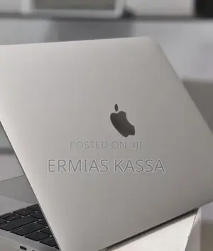 New Laptop Apple MacBook Pro 2018 16GB Intel Core I7 SSD 512GB