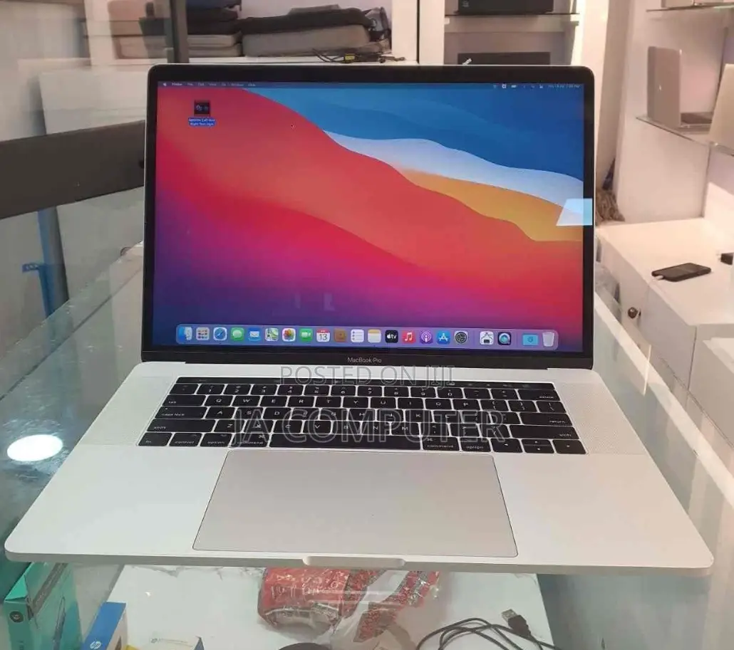 New Laptop Apple MacBook Pro 2017 16GB Intel Core I7 SSD 1T