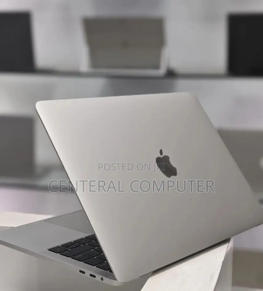 New Laptop Apple MacBook Pro 2018 16GB Intel Core I7 SSD 512GB