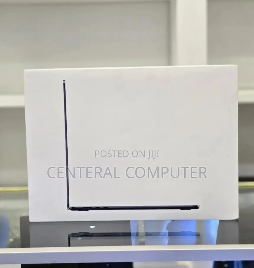 New Laptop Apple MacBook Air 2022 M2 8GB Apple M3 SSD 512GB