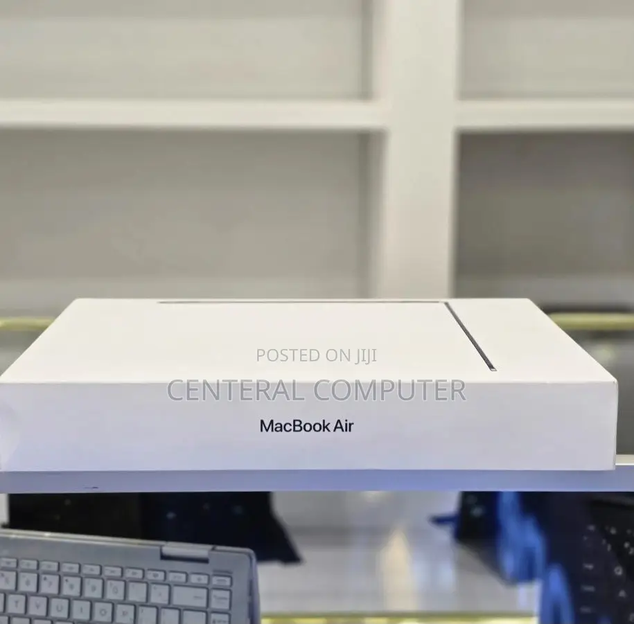 New Laptop Apple MacBook Air 2022 M2 8GB Apple M3 SSD 512GB